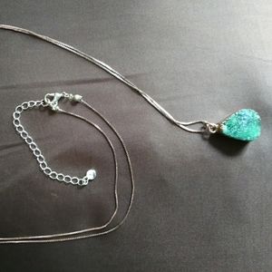 18 inch Silver and Turquoise Colored Stone Pendant Necklace